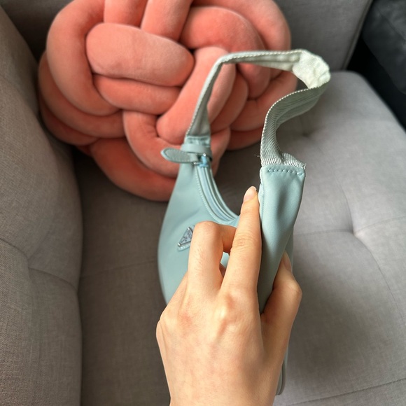 On hold - Baby blue nylon shoulder bag - Picture 4 of 7